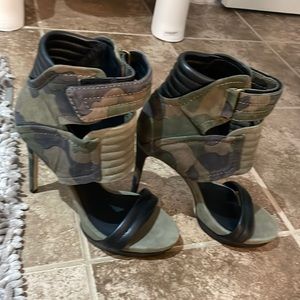 New never been worn. No box. Cute army fatigue booties
